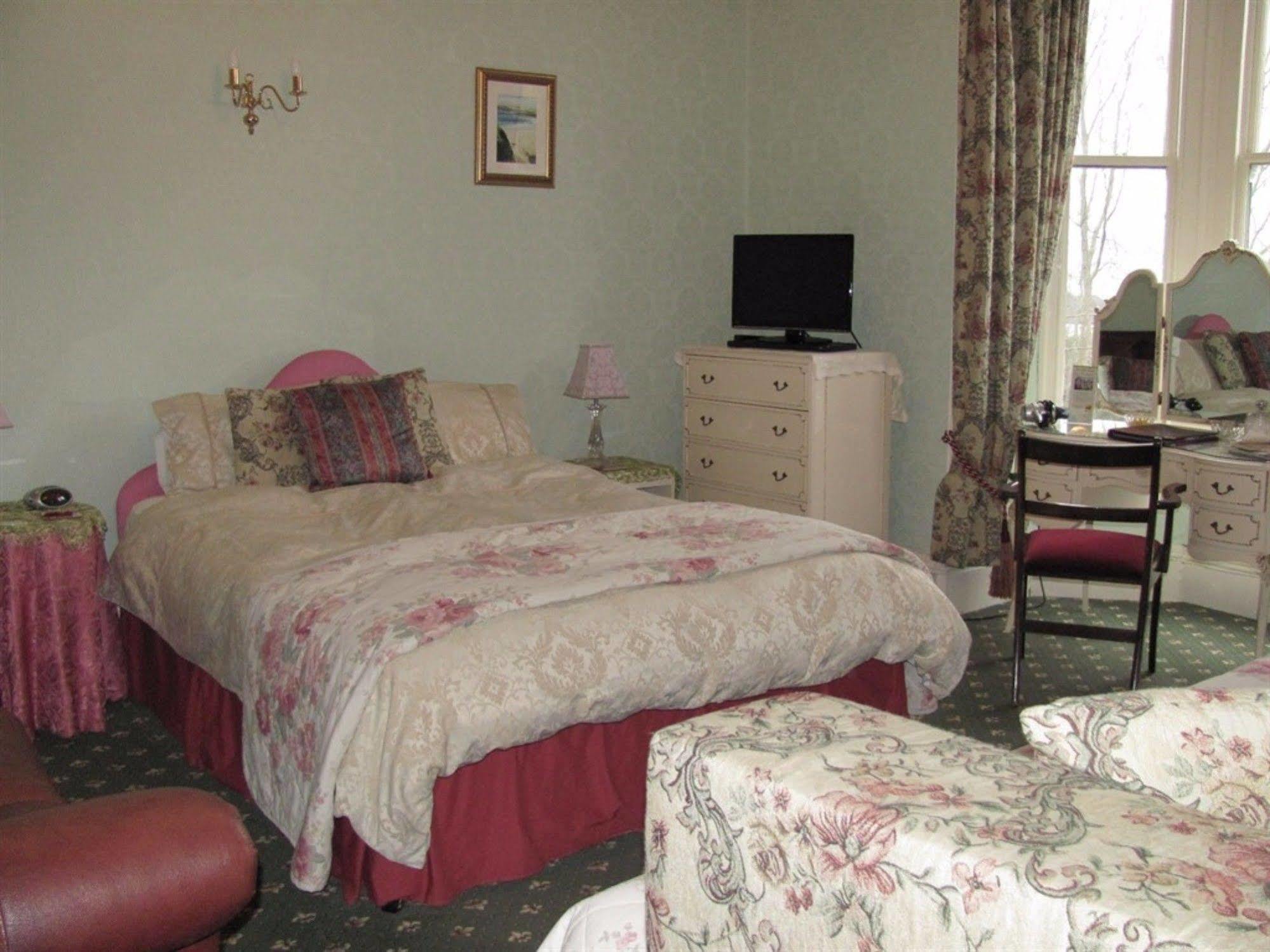 Penrose Bed & Breakfast Лостуитиел Экстерьер фото