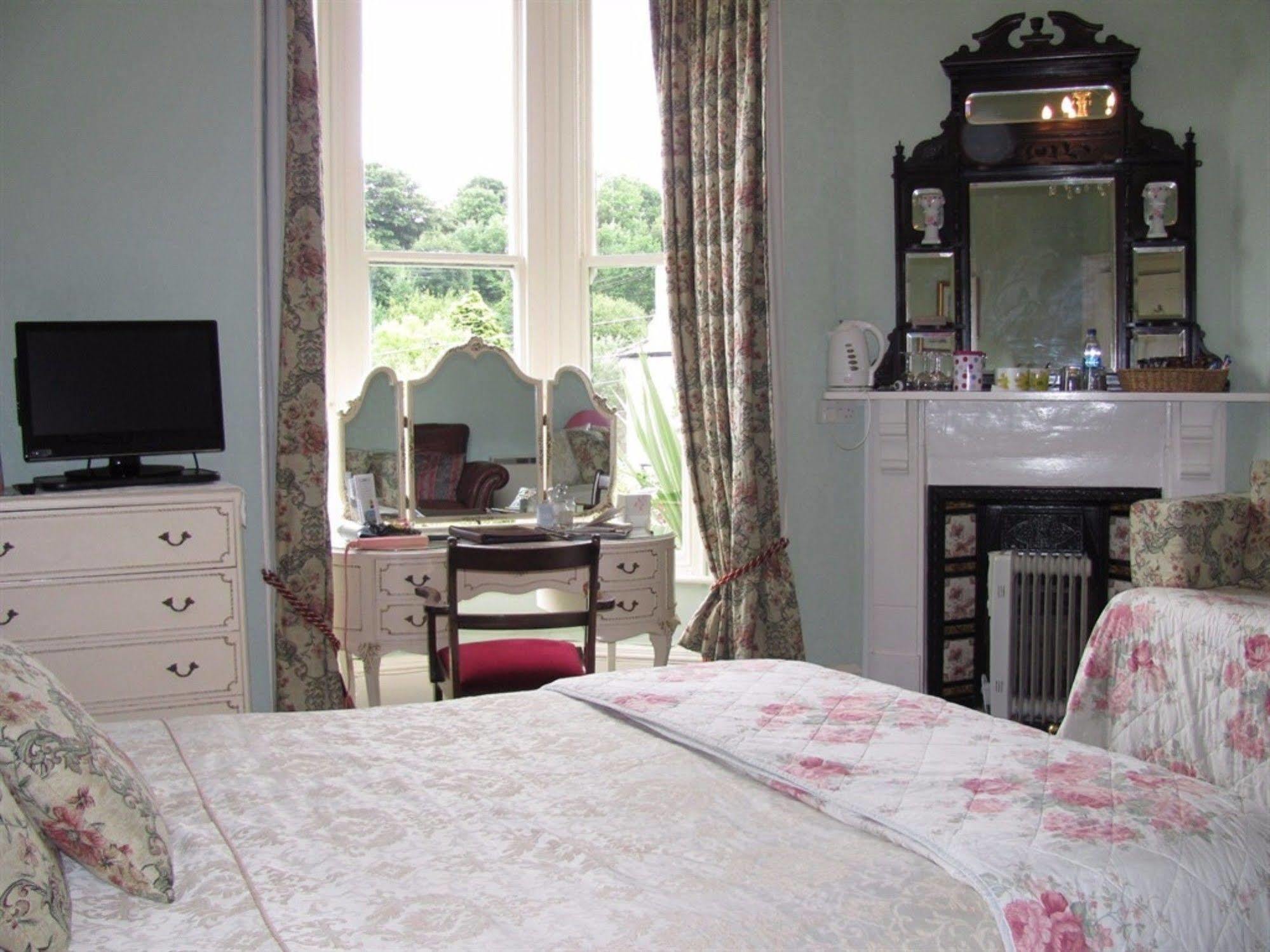 Penrose Bed & Breakfast Лостуитиел Экстерьер фото